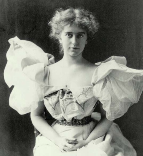 Иллюстрация к книге — Молодые и красивые. Мода двадцатых годов [i_054.jpg]