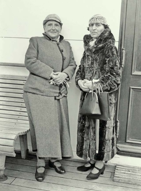 Иллюстрация к книге — Молодые и красивые. Мода двадцатых годов [i_056.jpg]