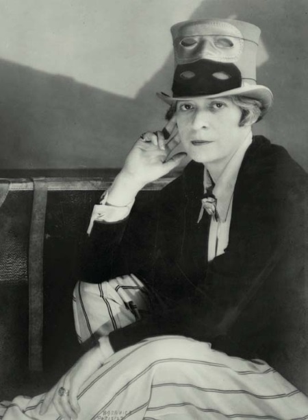 Иллюстрация к книге — Молодые и красивые. Мода двадцатых годов [i_057.jpg]