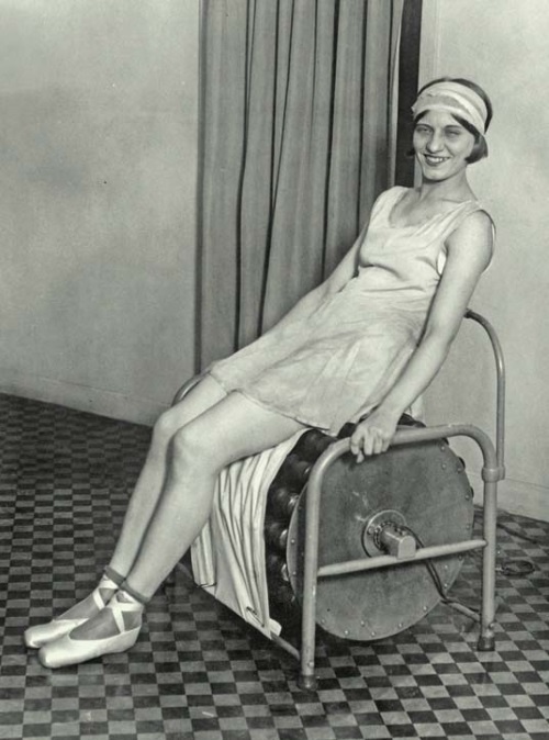 Иллюстрация к книге — Молодые и красивые. Мода двадцатых годов [i_091.jpg]