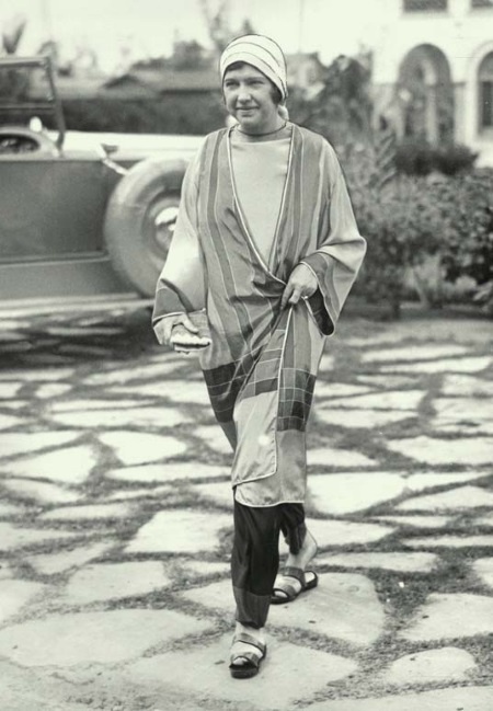 Иллюстрация к книге — Молодые и красивые. Мода двадцатых годов [i_097.jpg]