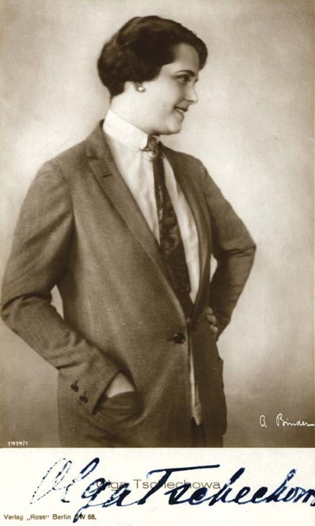 Иллюстрация к книге — Молодые и красивые. Мода двадцатых годов [i_102.jpg]