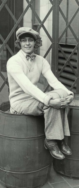 Иллюстрация к книге — Молодые и красивые. Мода двадцатых годов [i_117.jpg]