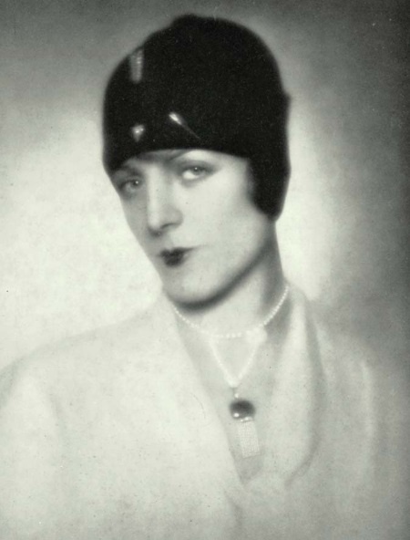 Иллюстрация к книге — Молодые и красивые. Мода двадцатых годов [i_119.jpg]