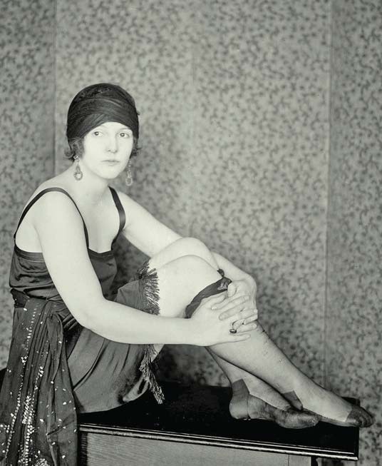 Иллюстрация к книге — Молодые и красивые. Мода двадцатых годов [i_155.jpg]