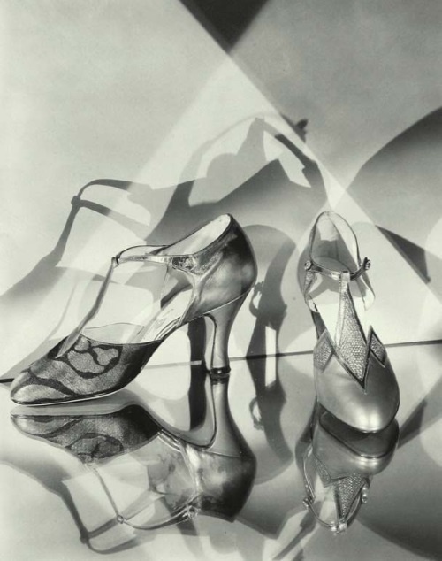 Иллюстрация к книге — Молодые и красивые. Мода двадцатых годов [i_158.jpg]