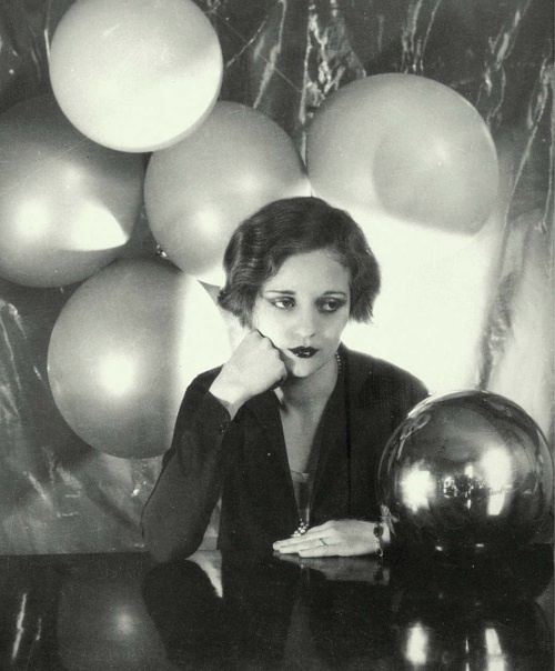 Иллюстрация к книге — Молодые и красивые. Мода двадцатых годов [i_166.jpg]