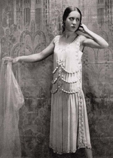 Иллюстрация к книге — Молодые и красивые. Мода двадцатых годов [i_192.jpg]