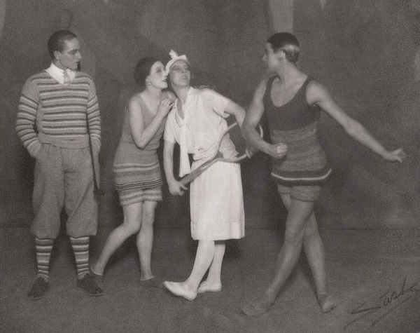 Иллюстрация к книге — Молодые и красивые. Мода двадцатых годов [i_217.jpg]