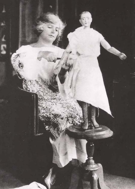 Иллюстрация к книге — Молодые и красивые. Мода двадцатых годов [i_248.jpg]