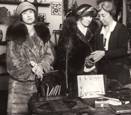 Иллюстрация к книге — Молодые и красивые. Мода двадцатых годов [i_283.jpg]