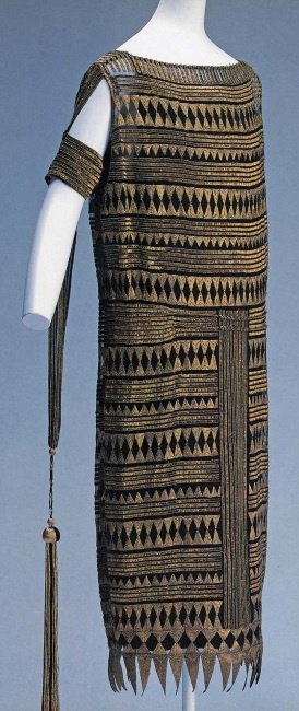 Иллюстрация к книге — Молодые и красивые. Мода двадцатых годов [i_345.jpg]