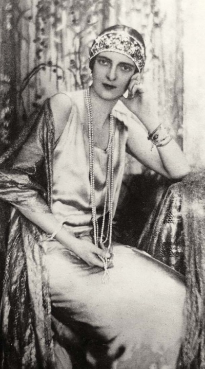 Иллюстрация к книге — Молодые и красивые. Мода двадцатых годов [i_374.jpg]