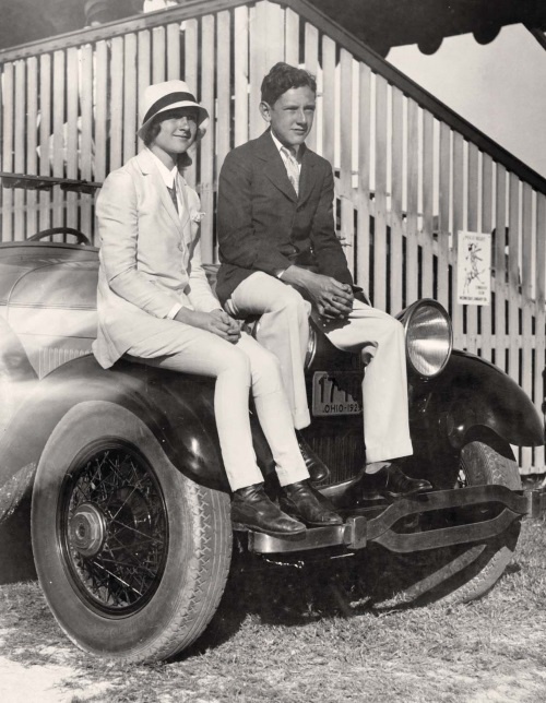 Иллюстрация к книге — Молодые и красивые. Мода двадцатых годов [i_416.jpg]