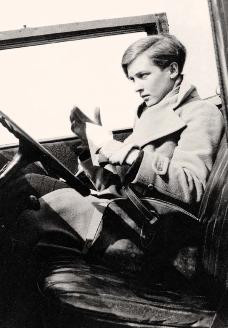 Иллюстрация к книге — Молодые и красивые. Мода двадцатых годов [i_422.jpg]