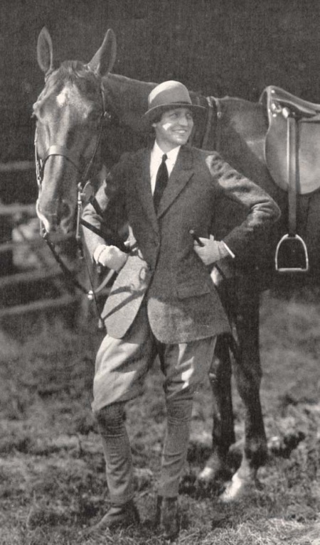 Иллюстрация к книге — Молодые и красивые. Мода двадцатых годов [i_441.jpg]