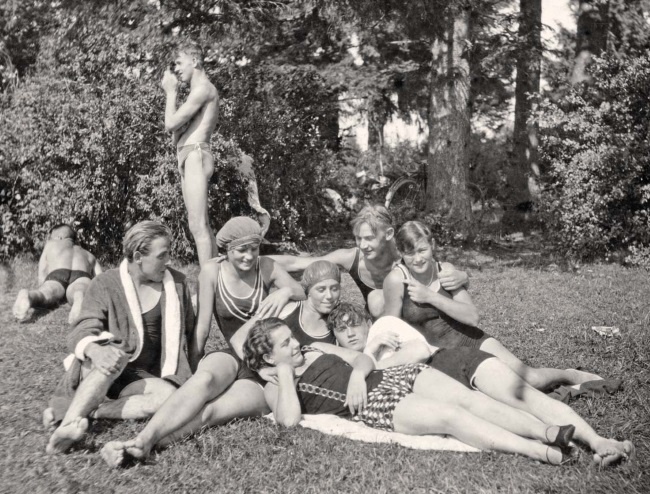 Иллюстрация к книге — Молодые и красивые. Мода двадцатых годов [i_459.jpg]