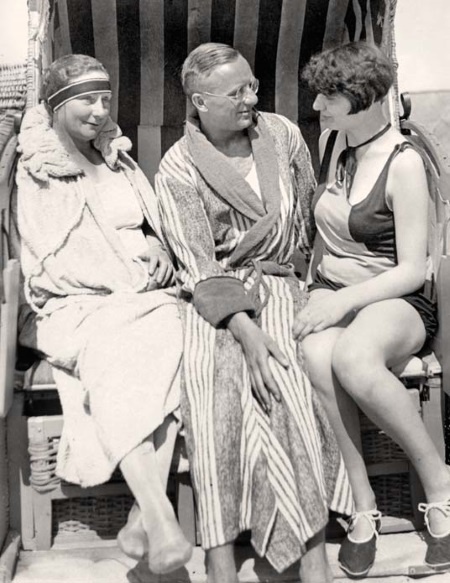 Иллюстрация к книге — Молодые и красивые. Мода двадцатых годов [i_462.jpg]