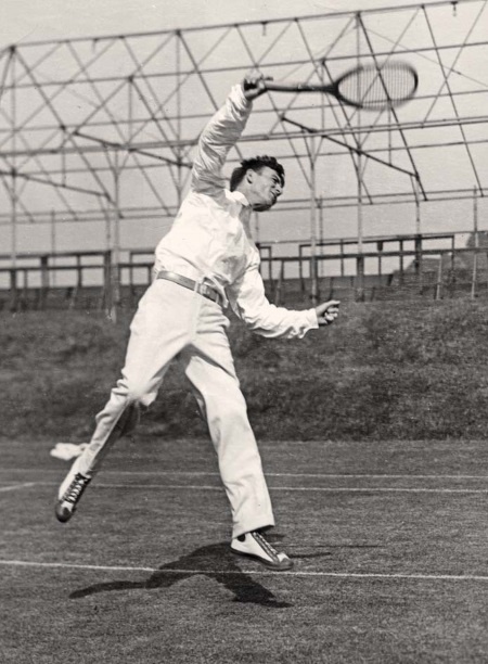 Иллюстрация к книге — Молодые и красивые. Мода двадцатых годов [i_473.jpg]