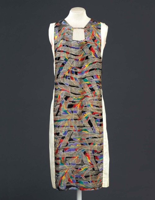 Иллюстрация к книге — Молодые и красивые. Мода двадцатых годов [i_501.jpg]