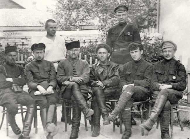 Иллюстрация к книге — Молодые и красивые. Мода двадцатых годов [i_540.jpg]