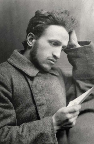 Иллюстрация к книге — Молодые и красивые. Мода двадцатых годов [i_541.jpg]