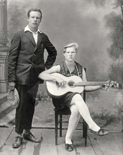 Иллюстрация к книге — Молодые и красивые. Мода двадцатых годов [i_568.jpg]