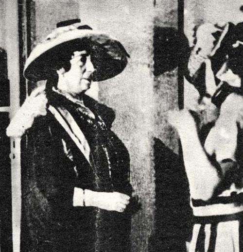 Иллюстрация к книге — Молодые и красивые. Мода двадцатых годов [i_580.jpg]