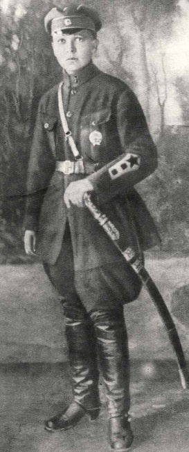 Иллюстрация к книге — Молодые и красивые. Мода двадцатых годов [i_603.jpg]