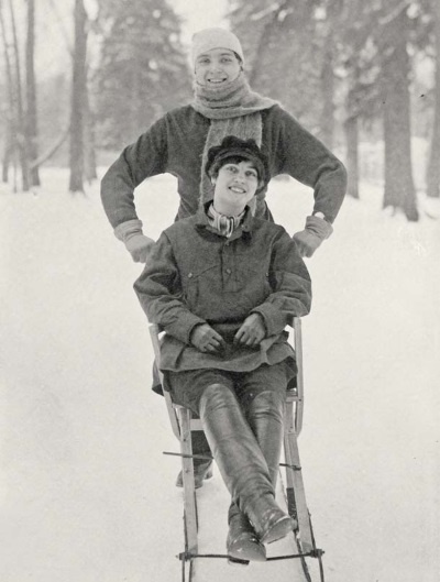 Иллюстрация к книге — Молодые и красивые. Мода двадцатых годов [i_606.jpg]