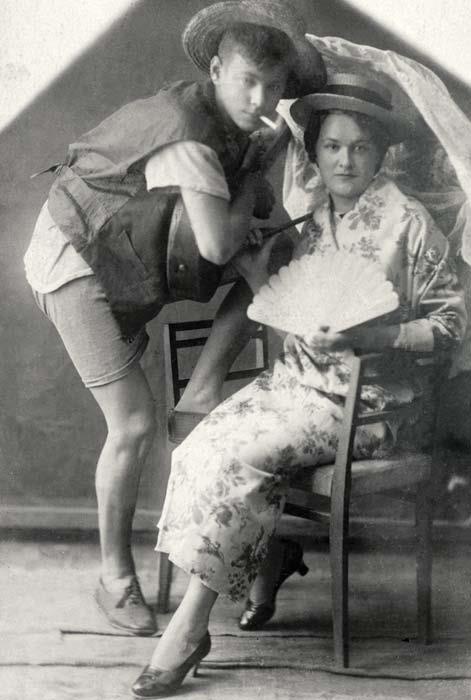 Иллюстрация к книге — Молодые и красивые. Мода двадцатых годов [i_615.jpg]