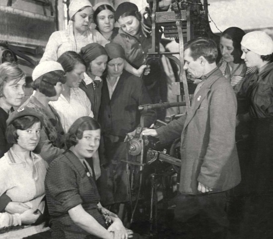 Иллюстрация к книге — Молодые и красивые. Мода двадцатых годов [i_633.jpg]