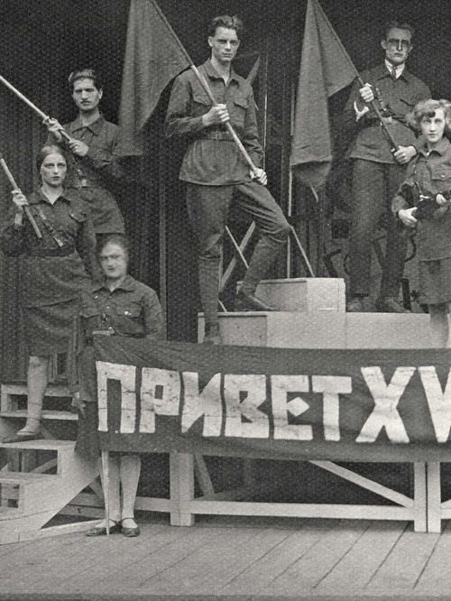 Иллюстрация к книге — Молодые и красивые. Мода двадцатых годов [i_634.jpg]