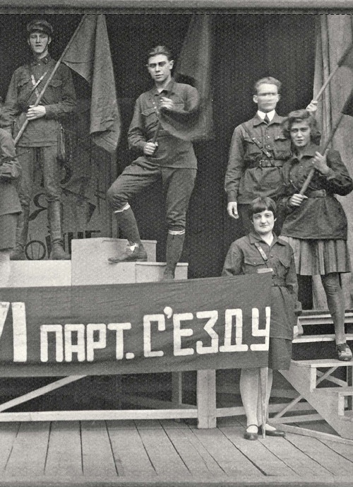 Иллюстрация к книге — Молодые и красивые. Мода двадцатых годов [i_635.jpg]