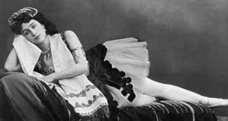 Иллюстрация к книге — 100 великих мастеров балета [i_049.jpg]