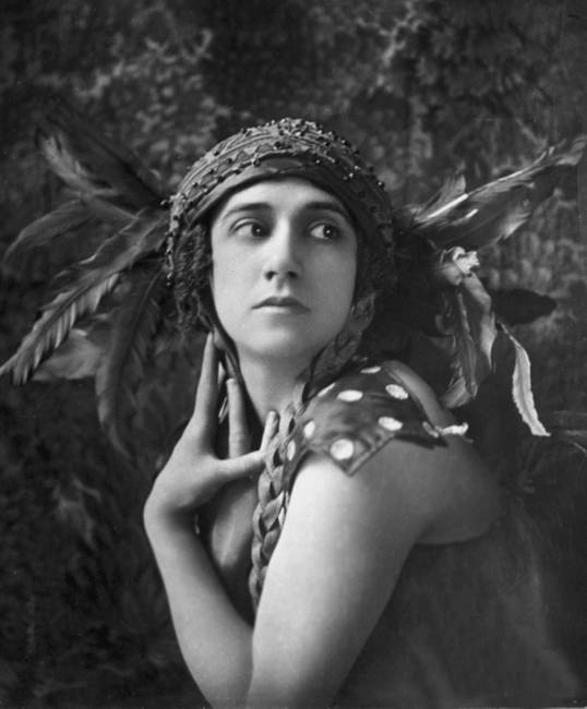 Иллюстрация к книге — 100 великих мастеров балета [i_053.jpg]