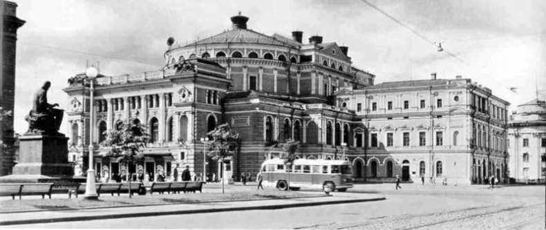 Иллюстрация к книге — 100 великих мастеров балета [i_100.jpg]