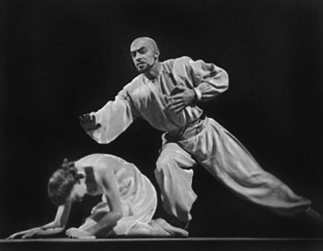 Иллюстрация к книге — 100 великих мастеров балета [i_104.jpg]