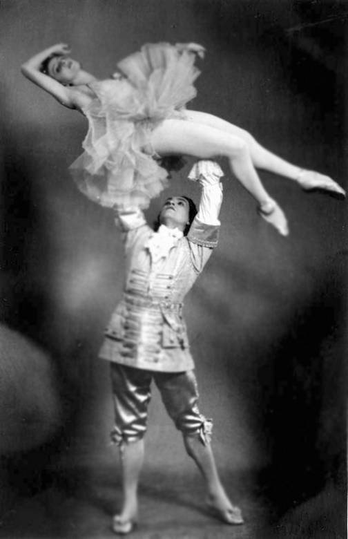 Иллюстрация к книге — 100 великих мастеров балета [i_111.jpg]