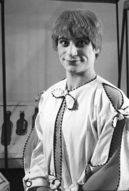 Иллюстрация к книге — 100 великих мастеров балета [i_120.jpg]