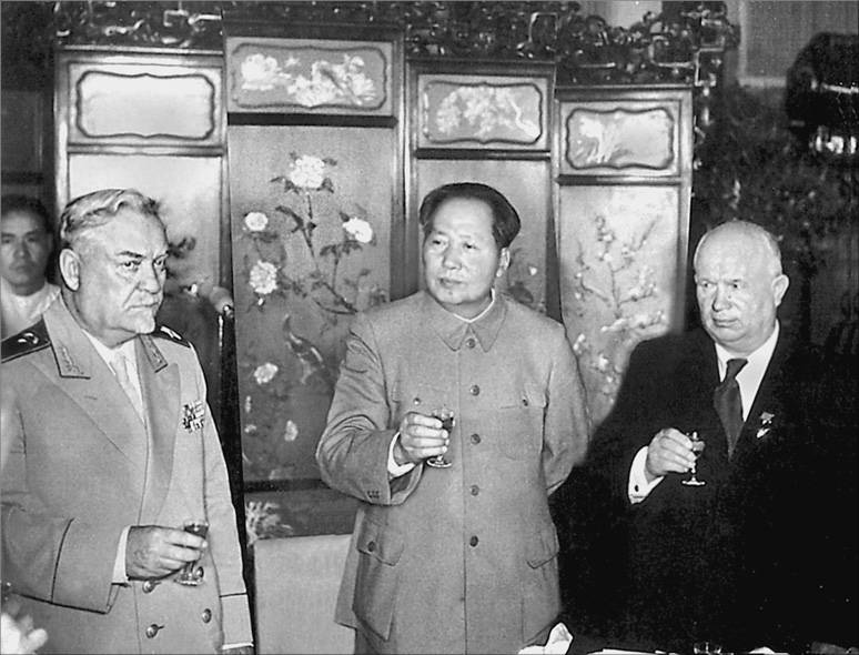 Иллюстрация к книге — Н. С. Хрущев. Воспоминания. Время. Люди. Власть. В 2 книгах. Книга 2 [i_003.jpg]