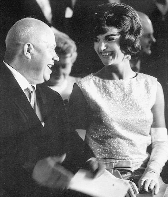 Иллюстрация к книге — Н. С. Хрущев. Воспоминания. Время. Люди. Власть. В 2 книгах. Книга 2 [i_009.jpg]