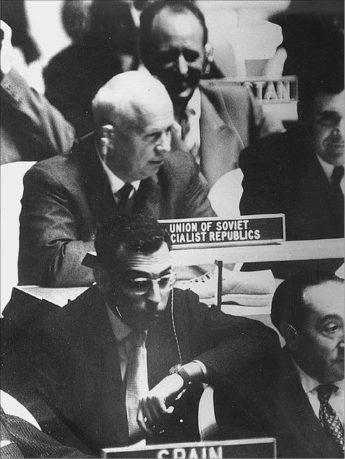 Иллюстрация к книге — Н. С. Хрущев. Воспоминания. Время. Люди. Власть. В 2 книгах. Книга 2 [i_012.jpg]