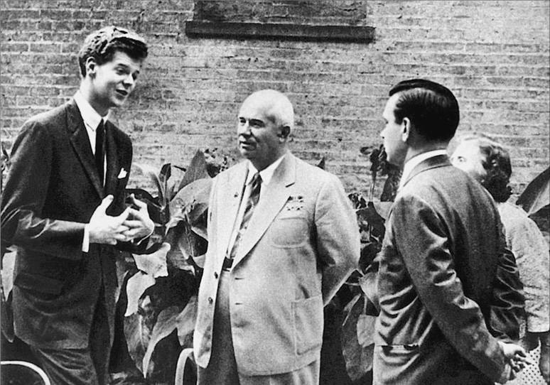 Иллюстрация к книге — Н. С. Хрущев. Воспоминания. Время. Люди. Власть. В 2 книгах. Книга 2 [i_013.jpg]