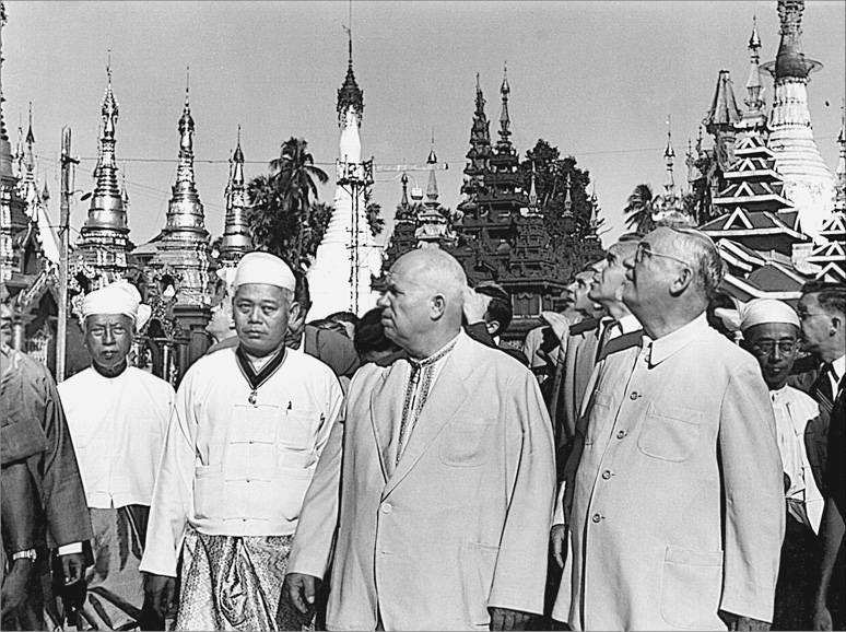 Иллюстрация к книге — Н. С. Хрущев. Воспоминания. Время. Люди. Власть. В 2 книгах. Книга 2 [i_016.jpg]