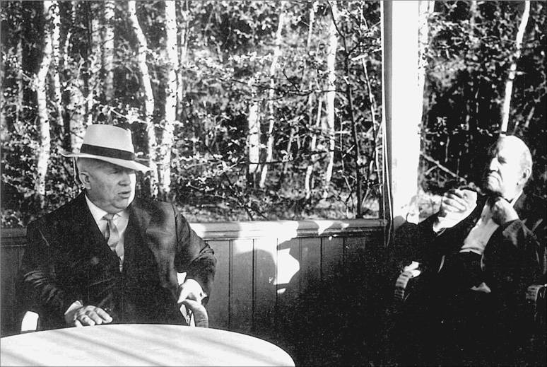 Иллюстрация к книге — Н. С. Хрущев. Воспоминания. Время. Люди. Власть. В 2 книгах. Книга 2 [i_021.jpg]