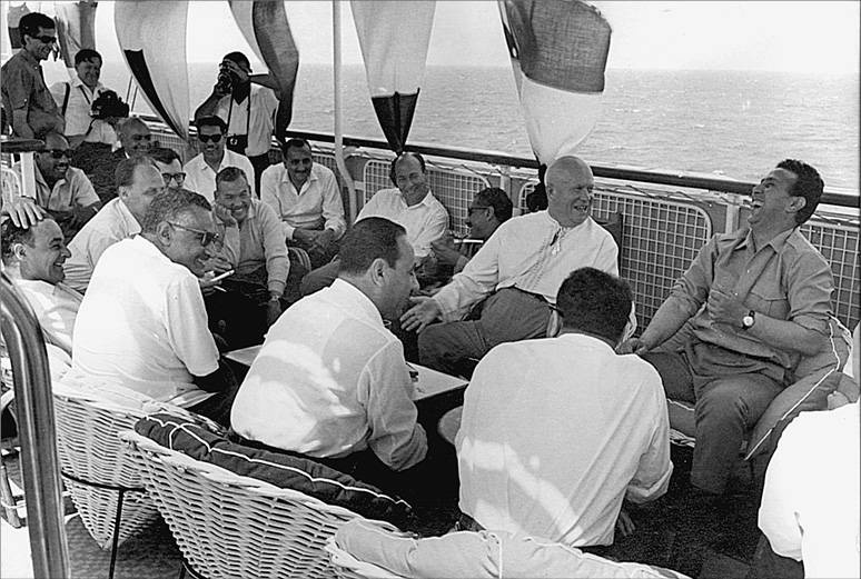 Иллюстрация к книге — Н. С. Хрущев. Воспоминания. Время. Люди. Власть. В 2 книгах. Книга 2 [i_023.jpg]