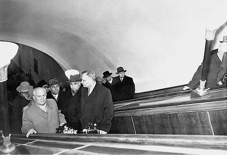 Иллюстрация к книге — Воспоминания. Время. Люди. Власть. В 2 книгах. Книга 1 [i_015.jpg]