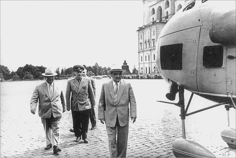 Иллюстрация к книге — Воспоминания. Время. Люди. Власть. В 2 книгах. Книга 1 [i_019.jpg]