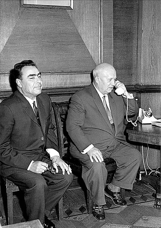 Иллюстрация к книге — Воспоминания. Время. Люди. Власть. В 2 книгах. Книга 1 [i_025.jpg]